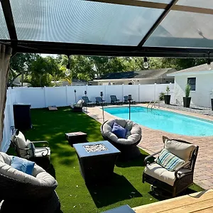 Newly Reno - Backyard Oasis, South Pool Holiday home Tampa