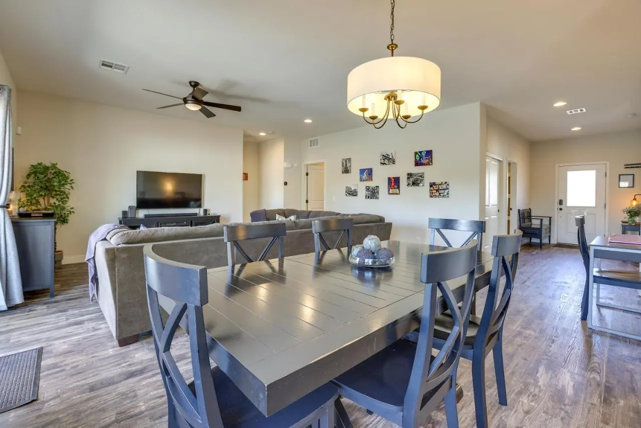 Updated Las Vegas House Patio And Solar Heated Pool 0*,  United States